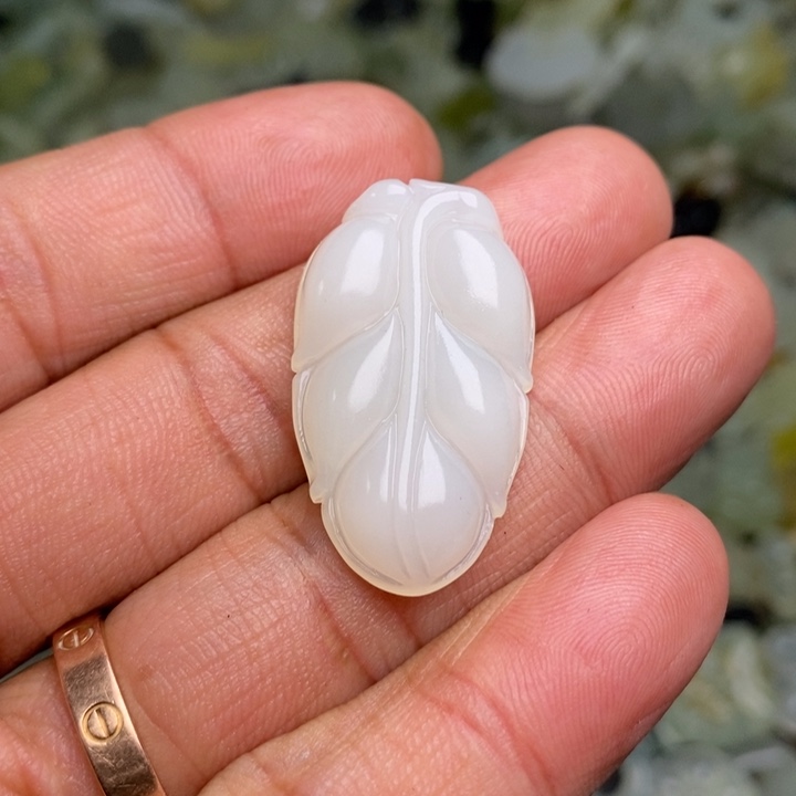 蛇纹石玉颈饰合金122