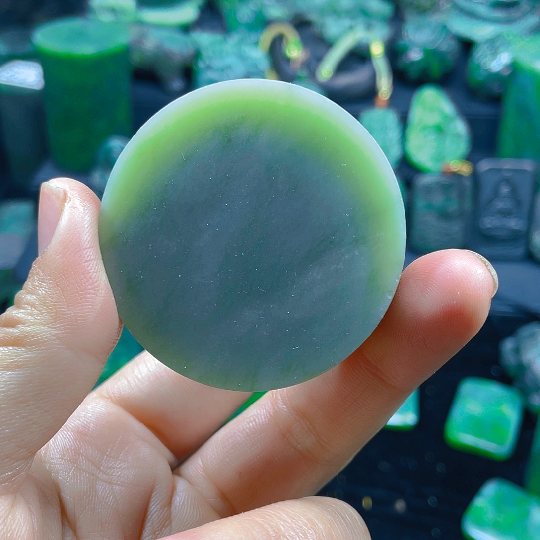 和田玉（碧玉）未镶嵌珠宝奇石