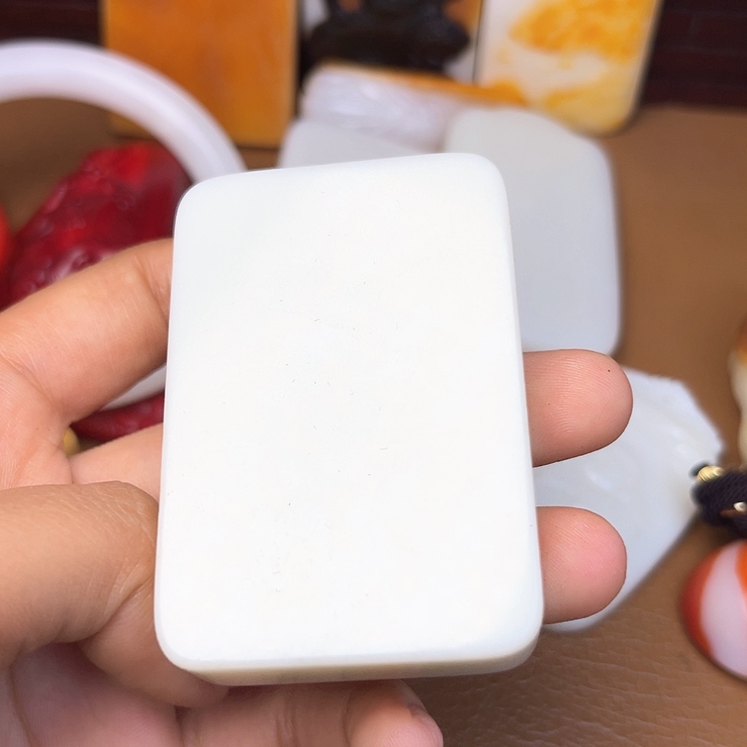 和田玉颈饰未镶嵌译**下