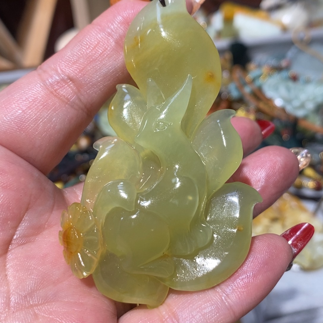 蛇纹石玉颈饰未镶嵌