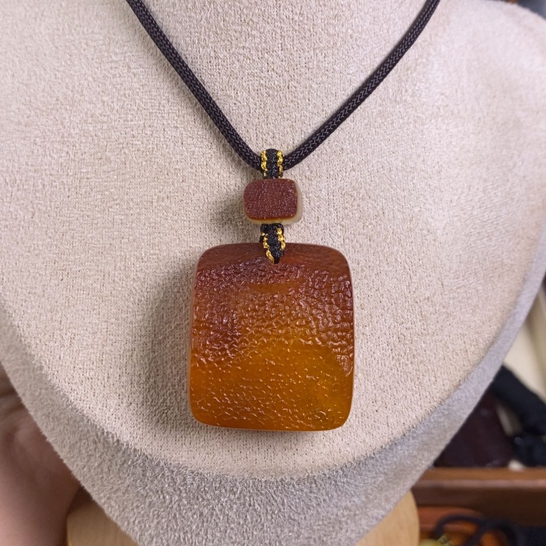 蜜蜡裸石未镶嵌大漠