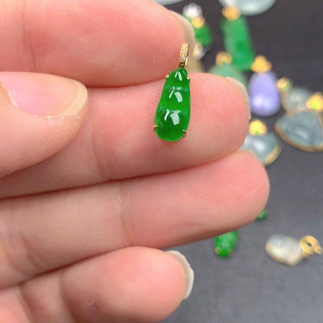 【闪购商品】颈饰18K金镶嵌翡翠翡翠