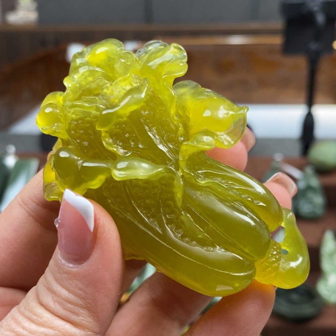 蛇纹石玉手把件未镶嵌大*粒