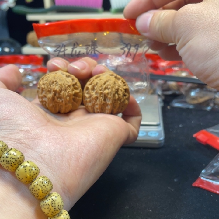 文玩核桃把件34龙珠