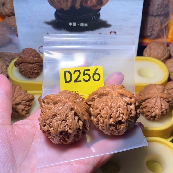 文玩核桃把件鲢****白粗筋。   45