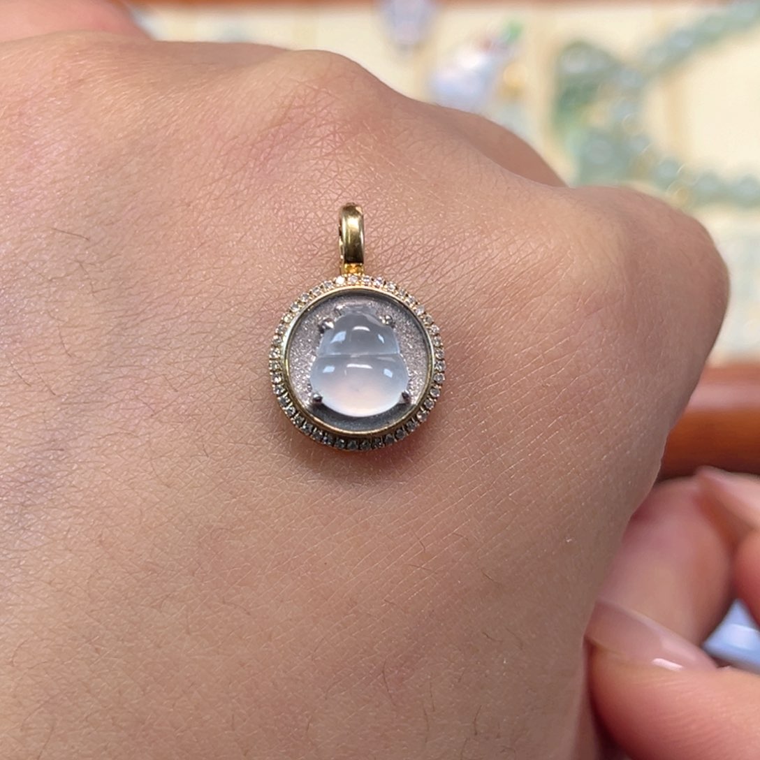 颈饰18K金镶嵌翡翠