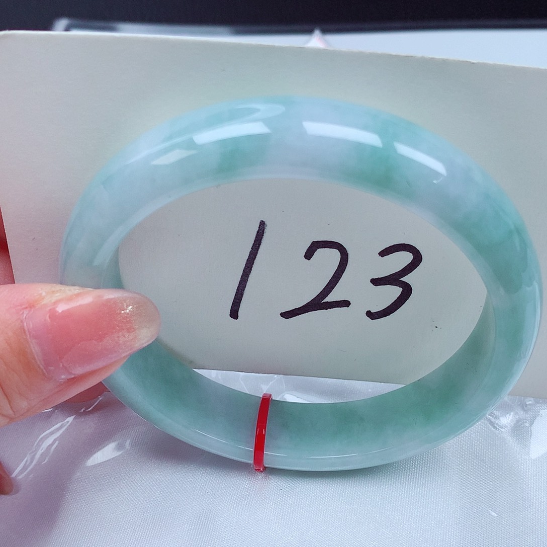 翡翠手镯未镶嵌翡翠