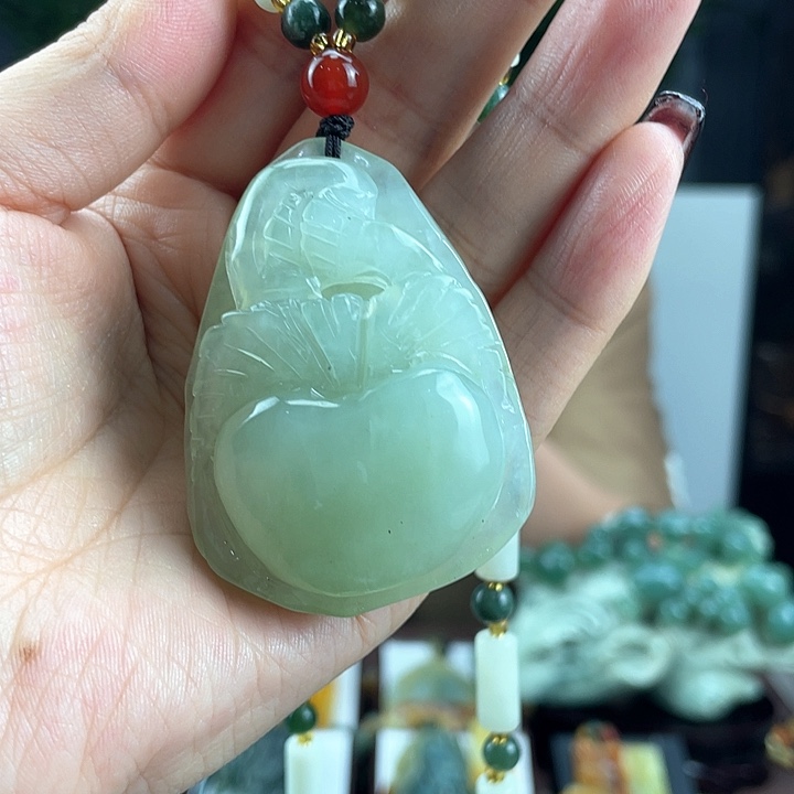 蛇纹石玉颈饰未镶嵌