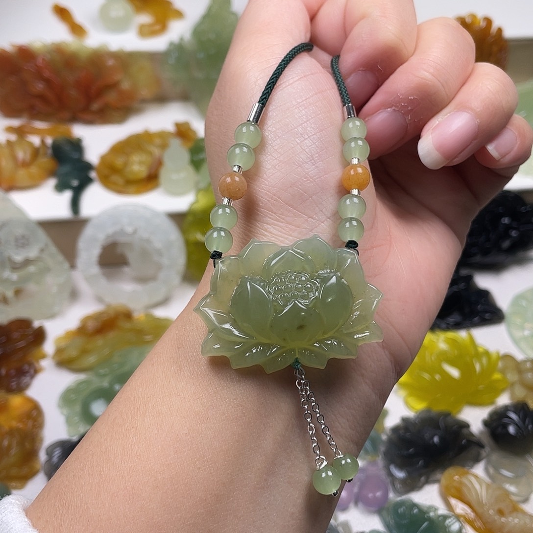 蛇纹石玉未镶嵌颈饰