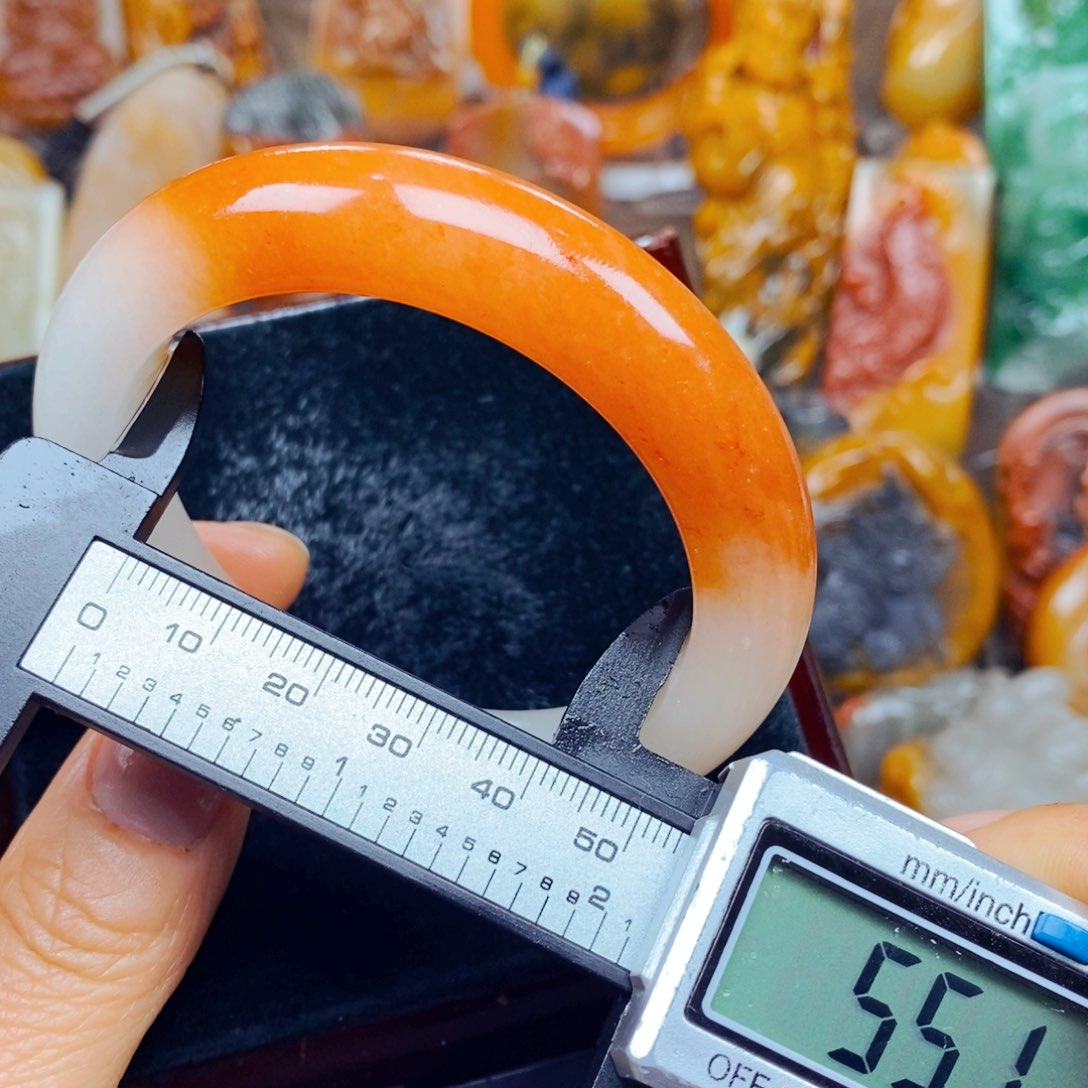 石英质玉（黄龙玉）未镶嵌颈饰