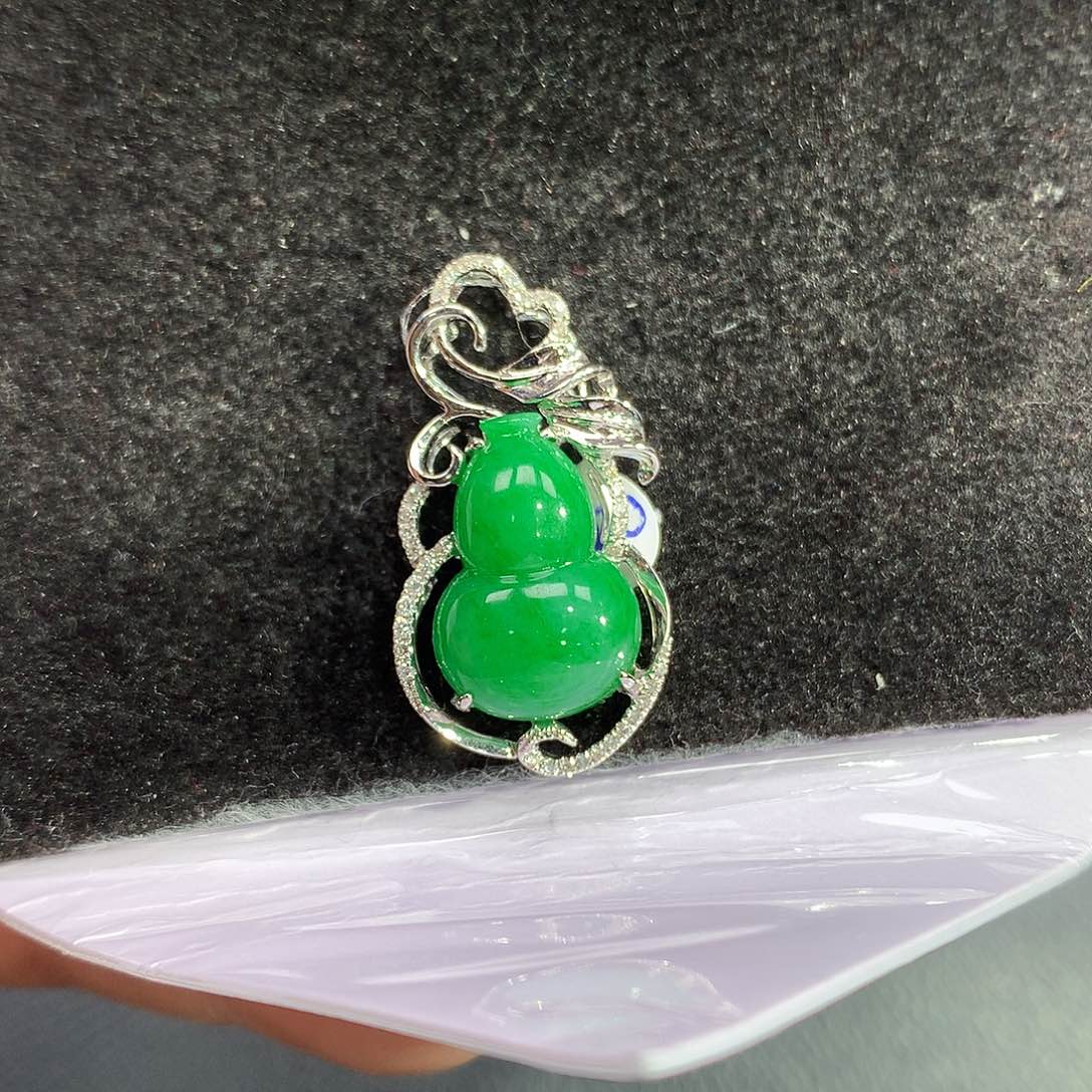 翡翠吊坠(赠链)18K金镶嵌