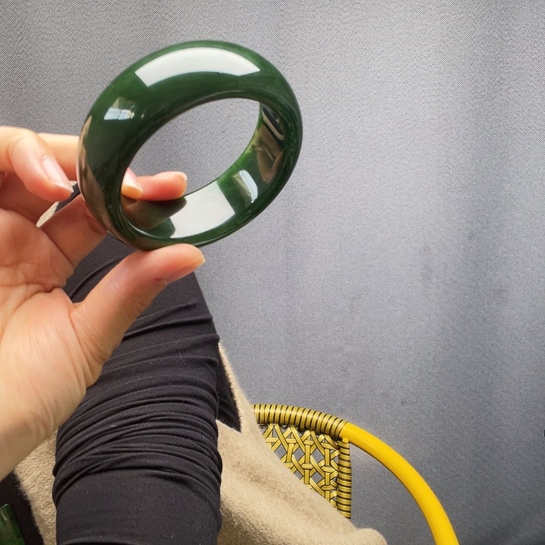 红***y和田玉未镶嵌手镯