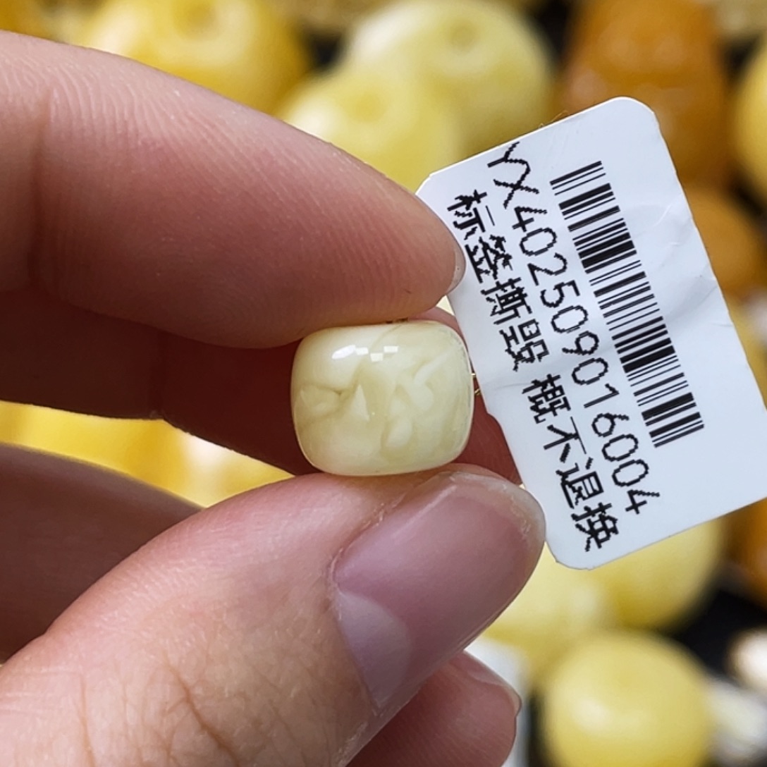 蜜蜡未镶嵌珠宝奇石10.4*8.4mm浓白蜡妖花 瑕