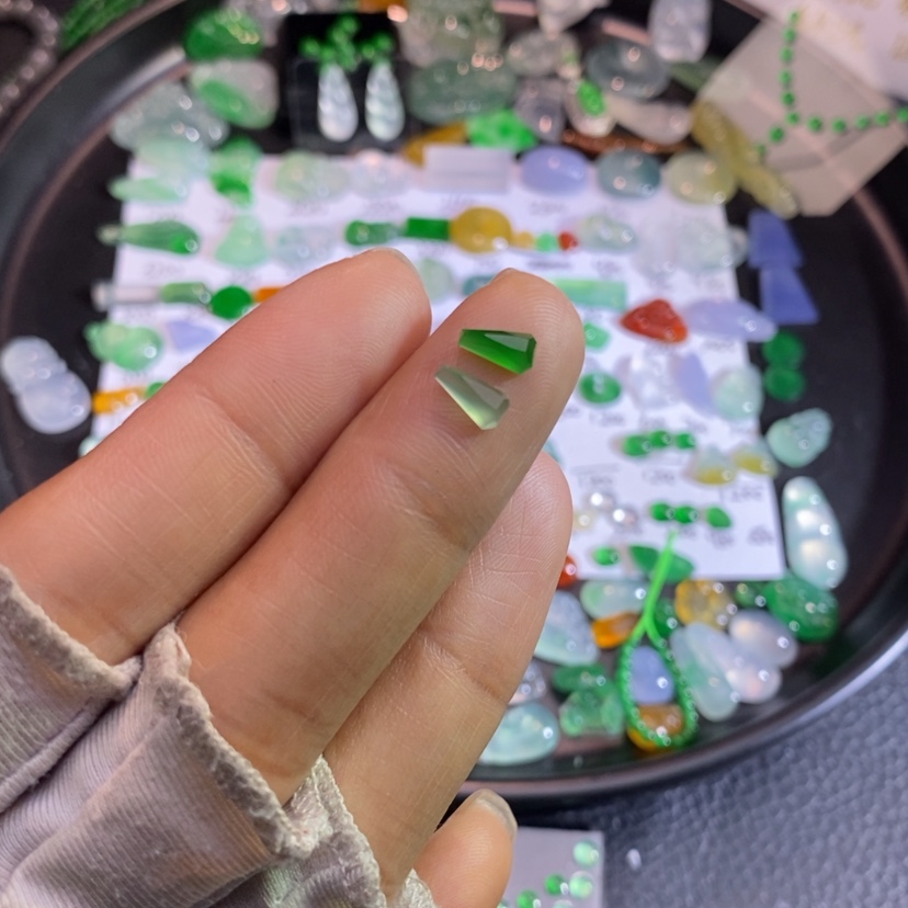 【闪购商品】翡翠挂件未镶嵌切割