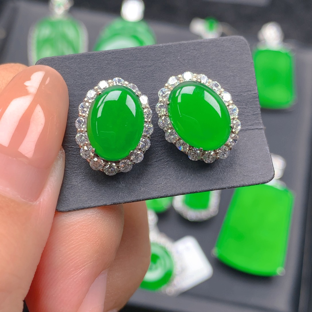 翡翠银S925镶嵌耳钉翡翠