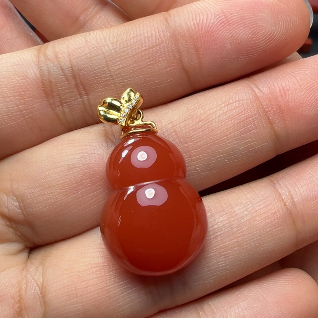 南红玛瑙吊坠18K金镶嵌