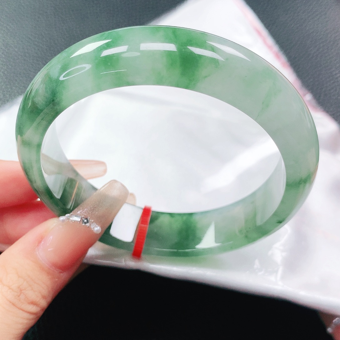 翡翠手镯未镶嵌58圈