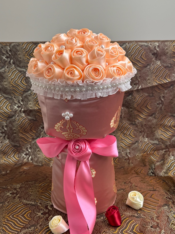 风花瓣型小款绸缎花束