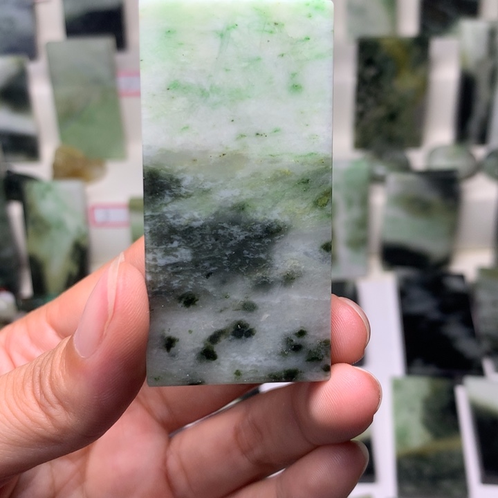 独山玉未镶嵌颈饰