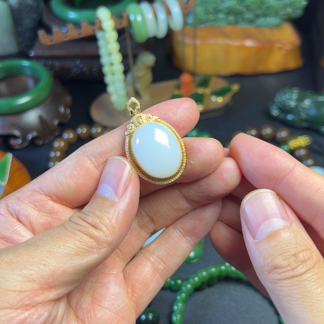 和田玉（碧玉）18K金镶嵌颈饰