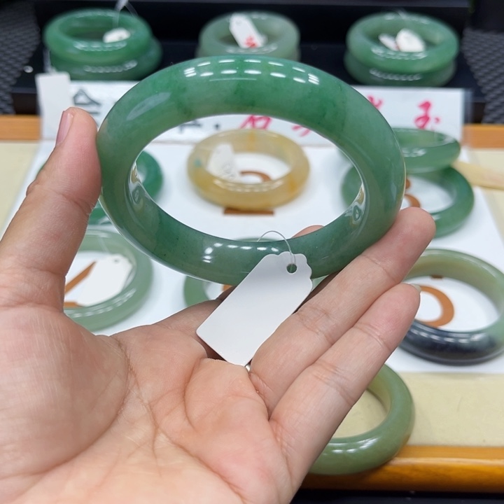 石英质玉手镯未镶嵌@****