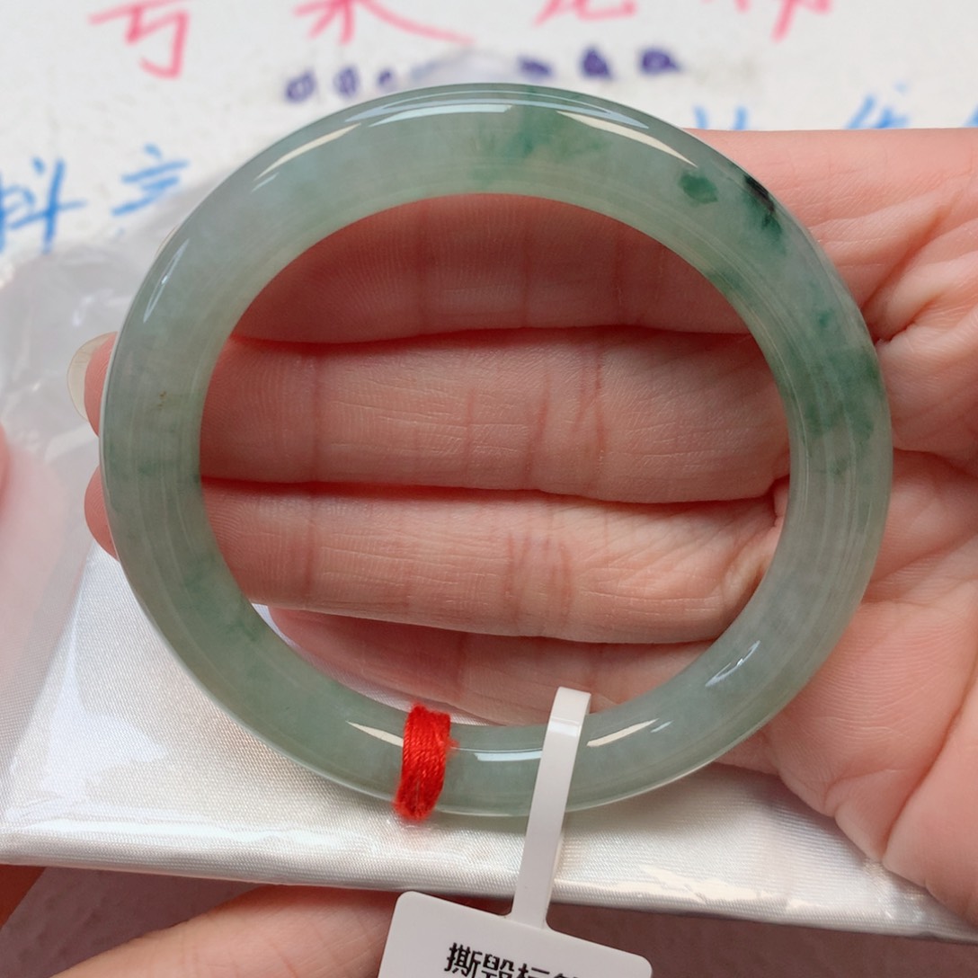 翡翠手镯未镶嵌53圆条 冰湖水绿飘花