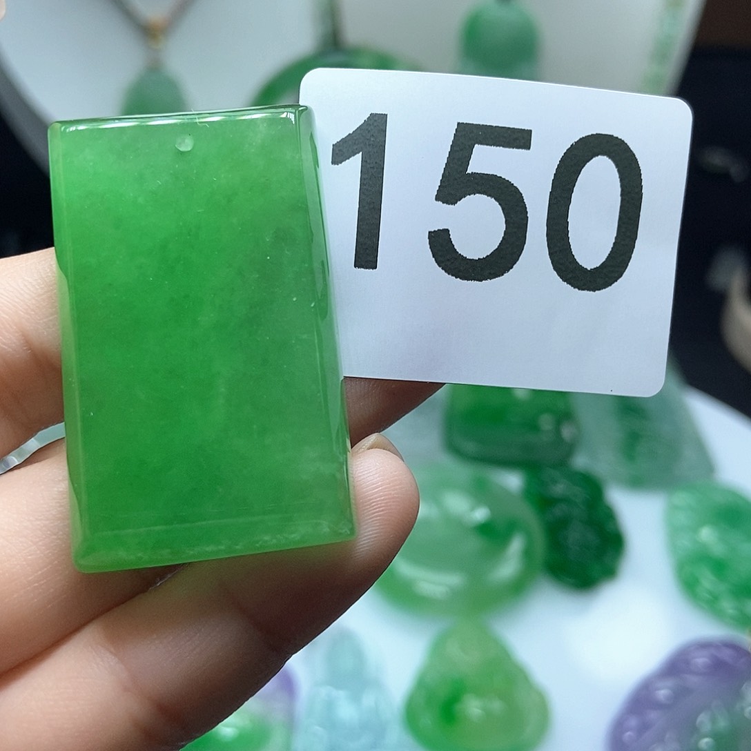 翡翠吊坠(赠链)未镶嵌