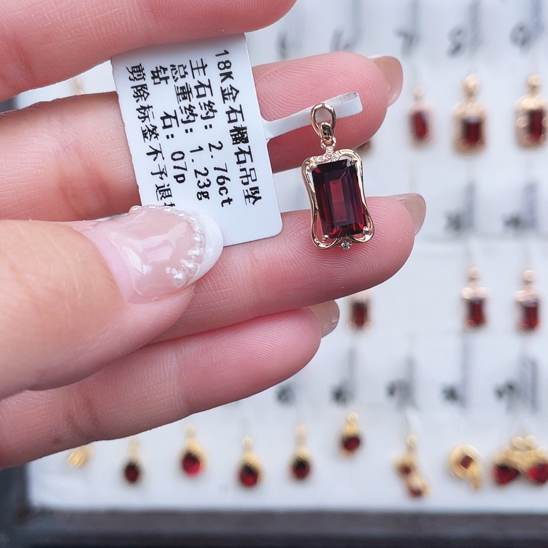 18K金镶嵌吊坠(不含链)石榴石