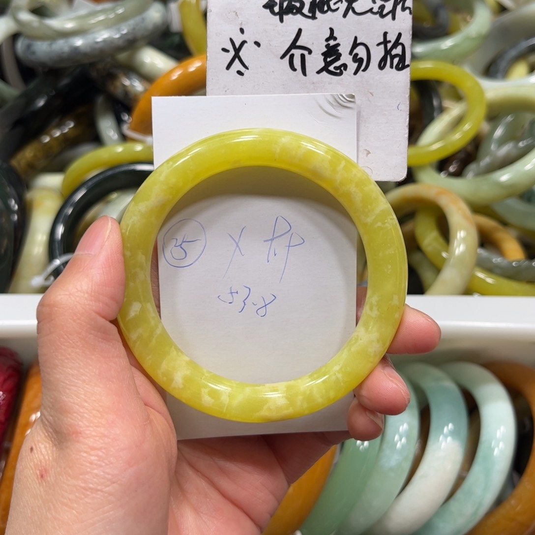 蛇纹石玉手镯未镶嵌