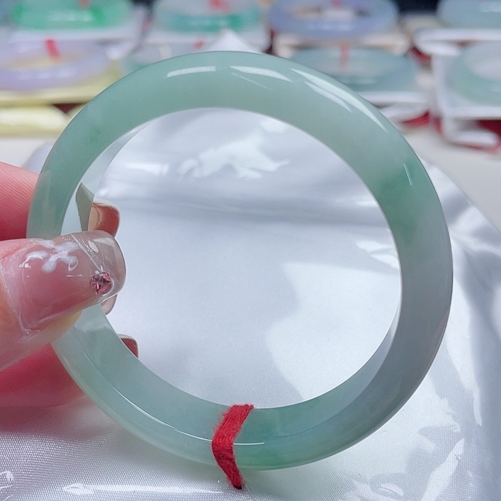 翡翠手镯未镶嵌缅甸