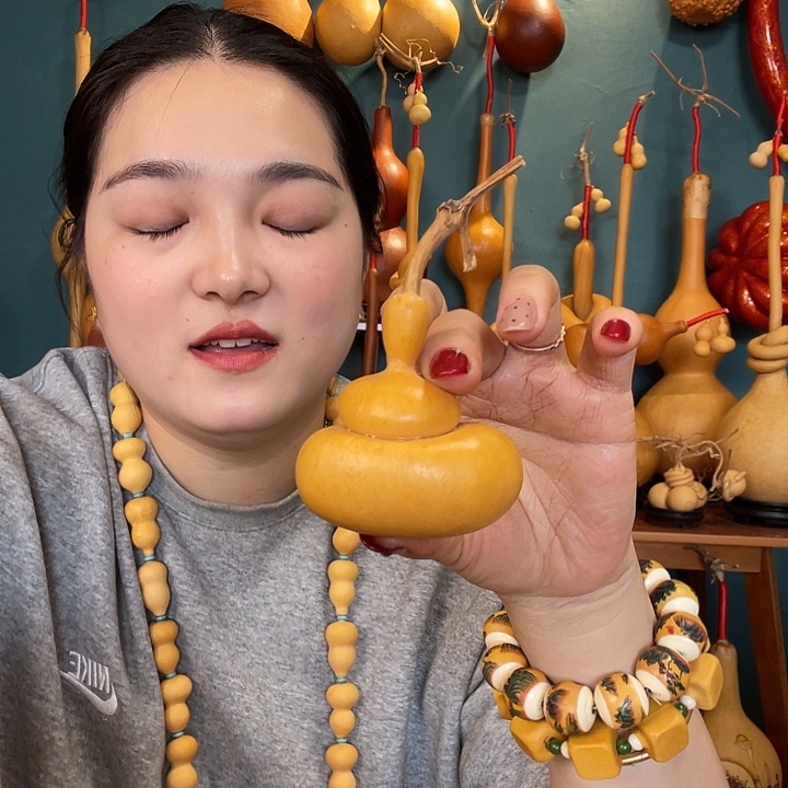 与***缘大叶紫檀（黑酸枝木类）
