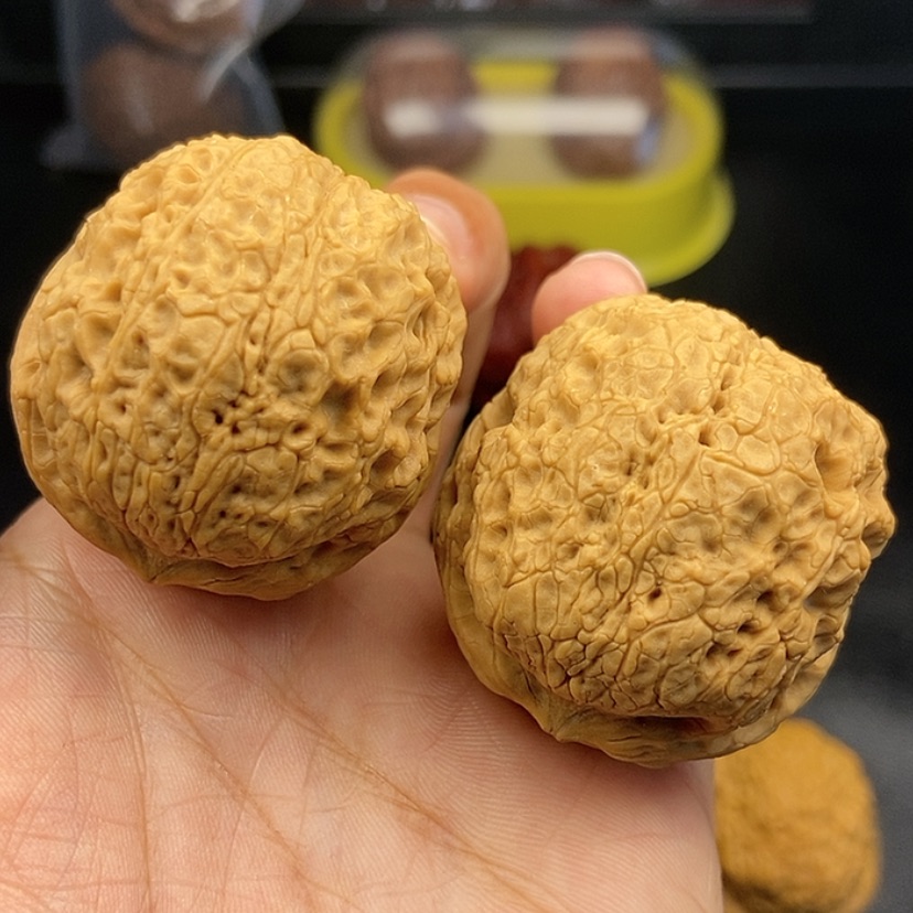 【闪购商品】把件文玩核桃42尺牡丹绣球57.7克