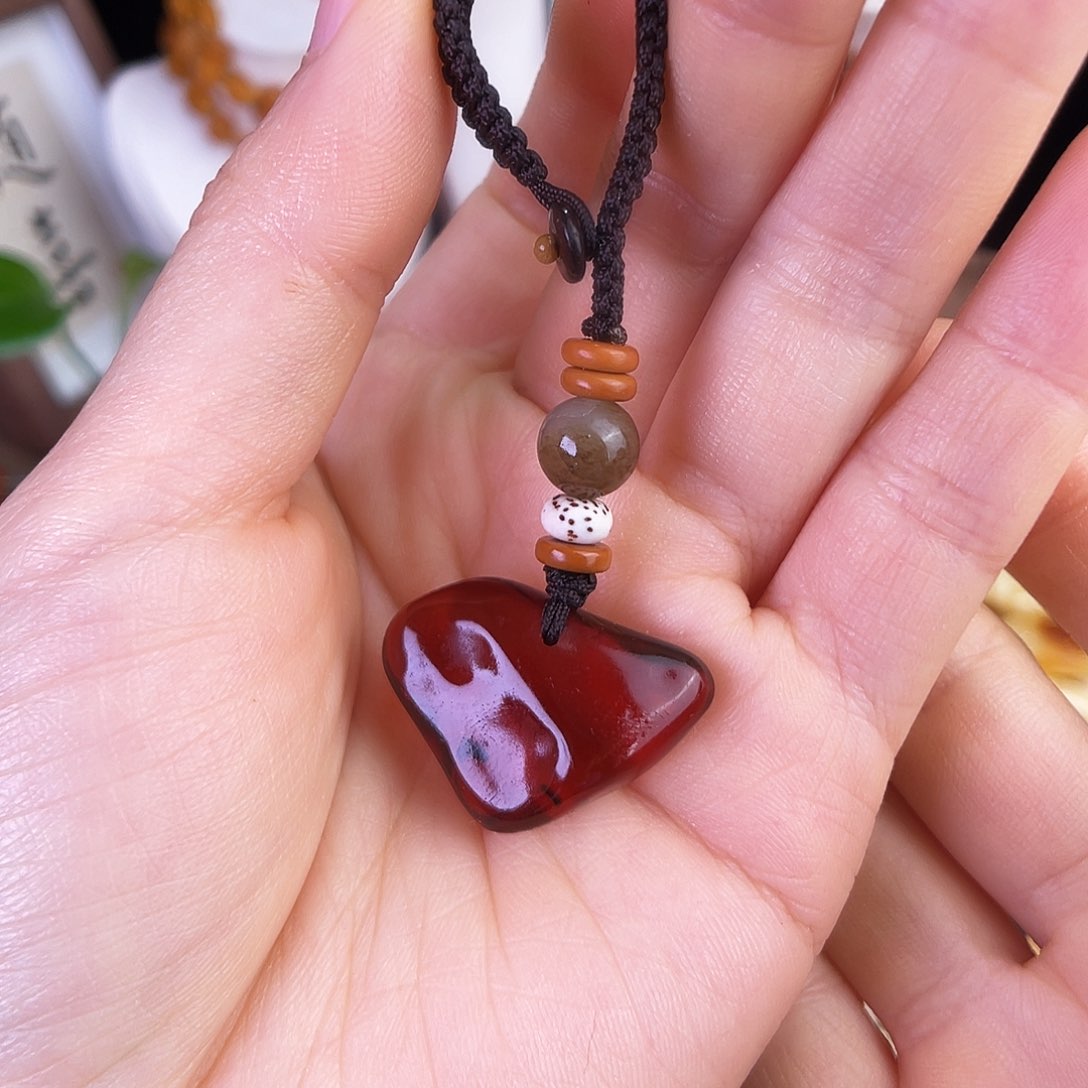 琥珀珠宝奇石未镶嵌，