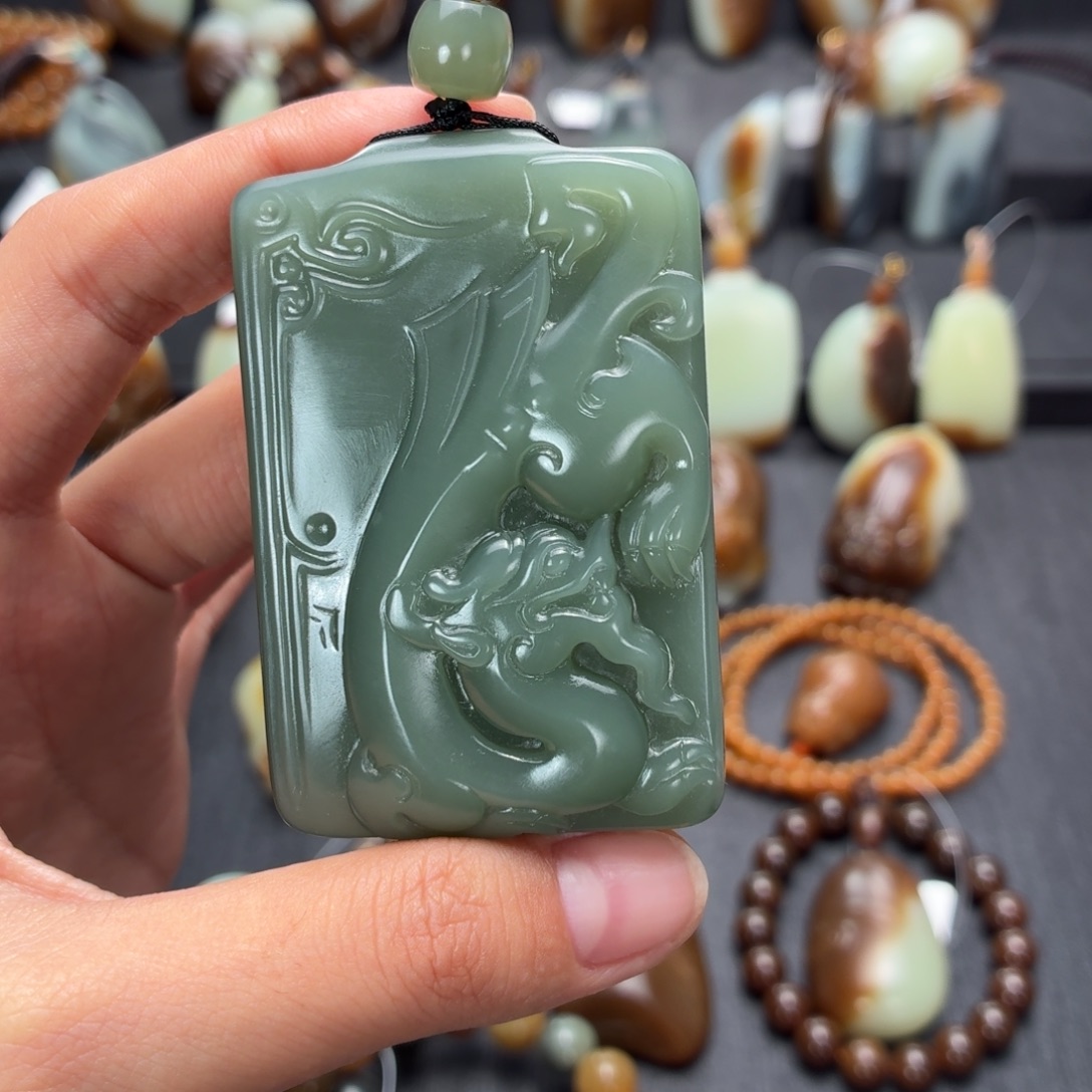 用***1和田玉未镶嵌颈饰