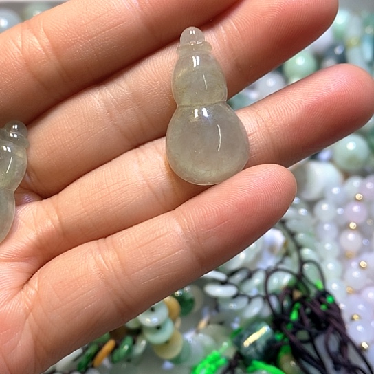 翡翠未镶嵌颈饰吊坠