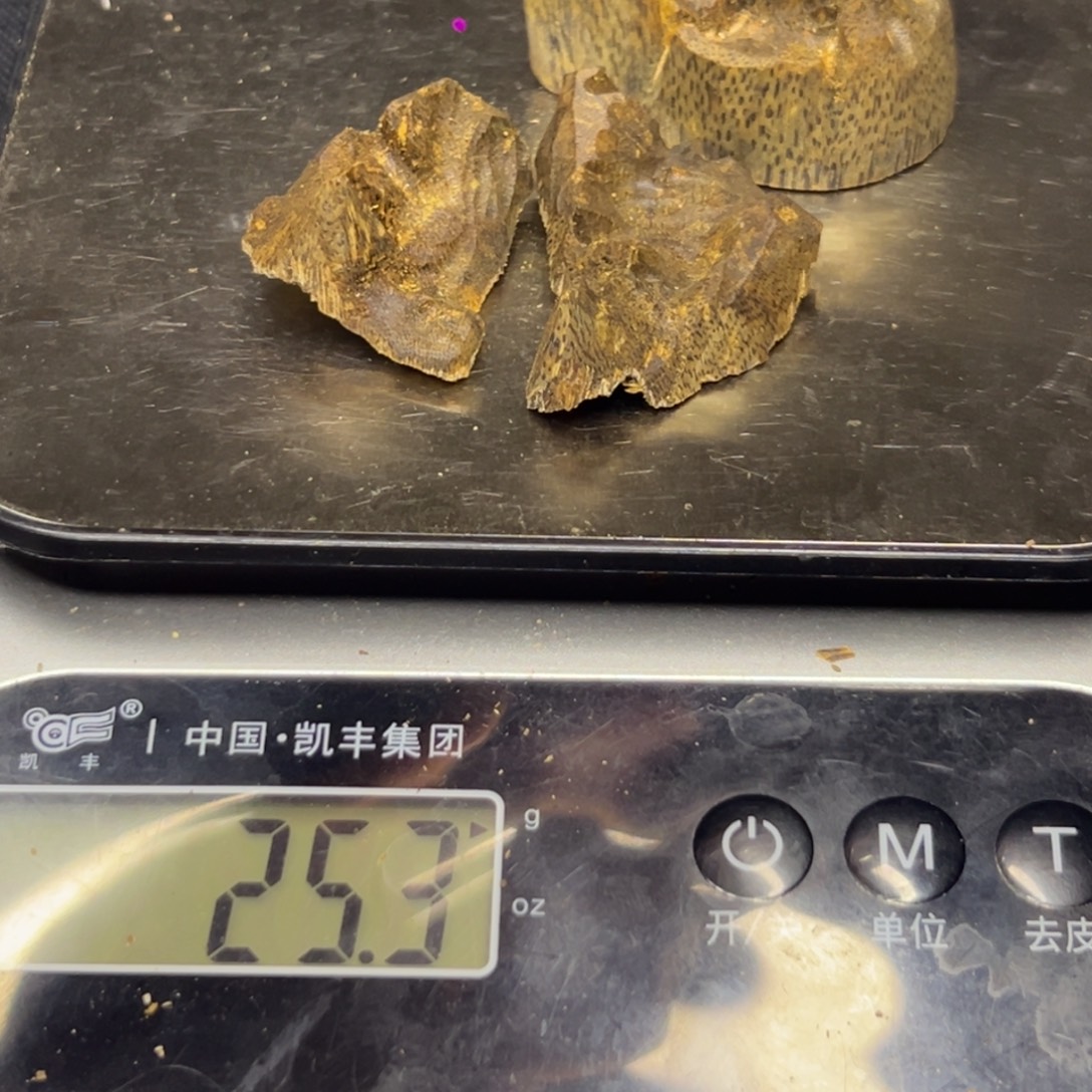 垂***云木奇楠包头料子25克