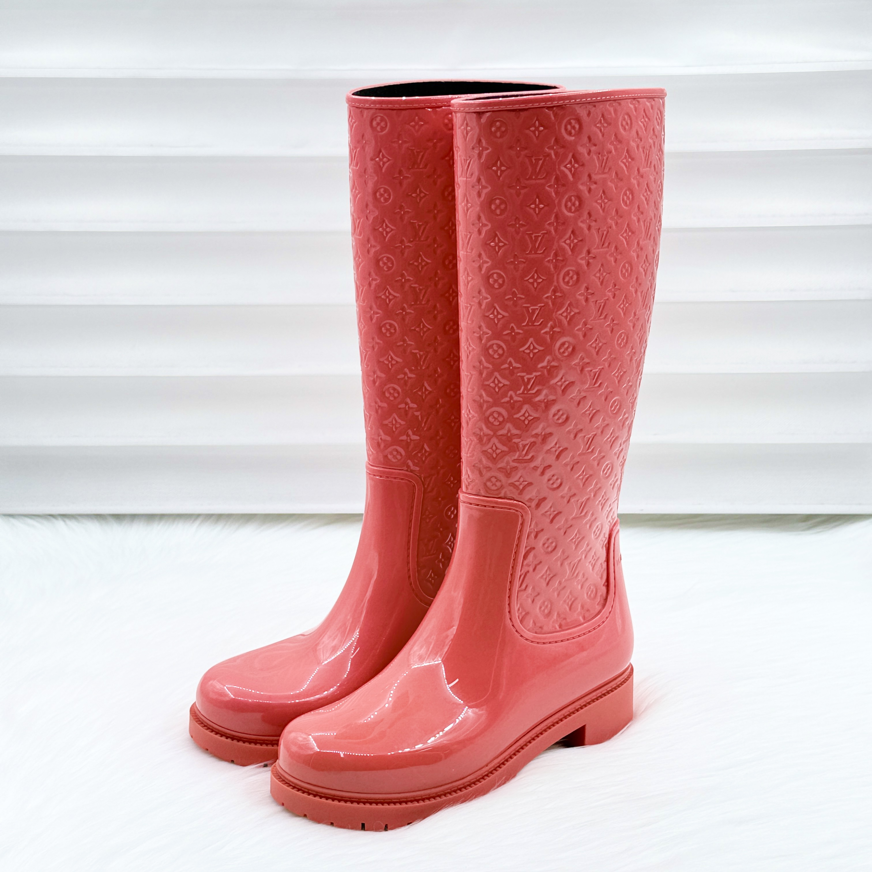 95新 LouisVuitton/路易威登 山茶红满logo雨靴 37码 公价8k x149