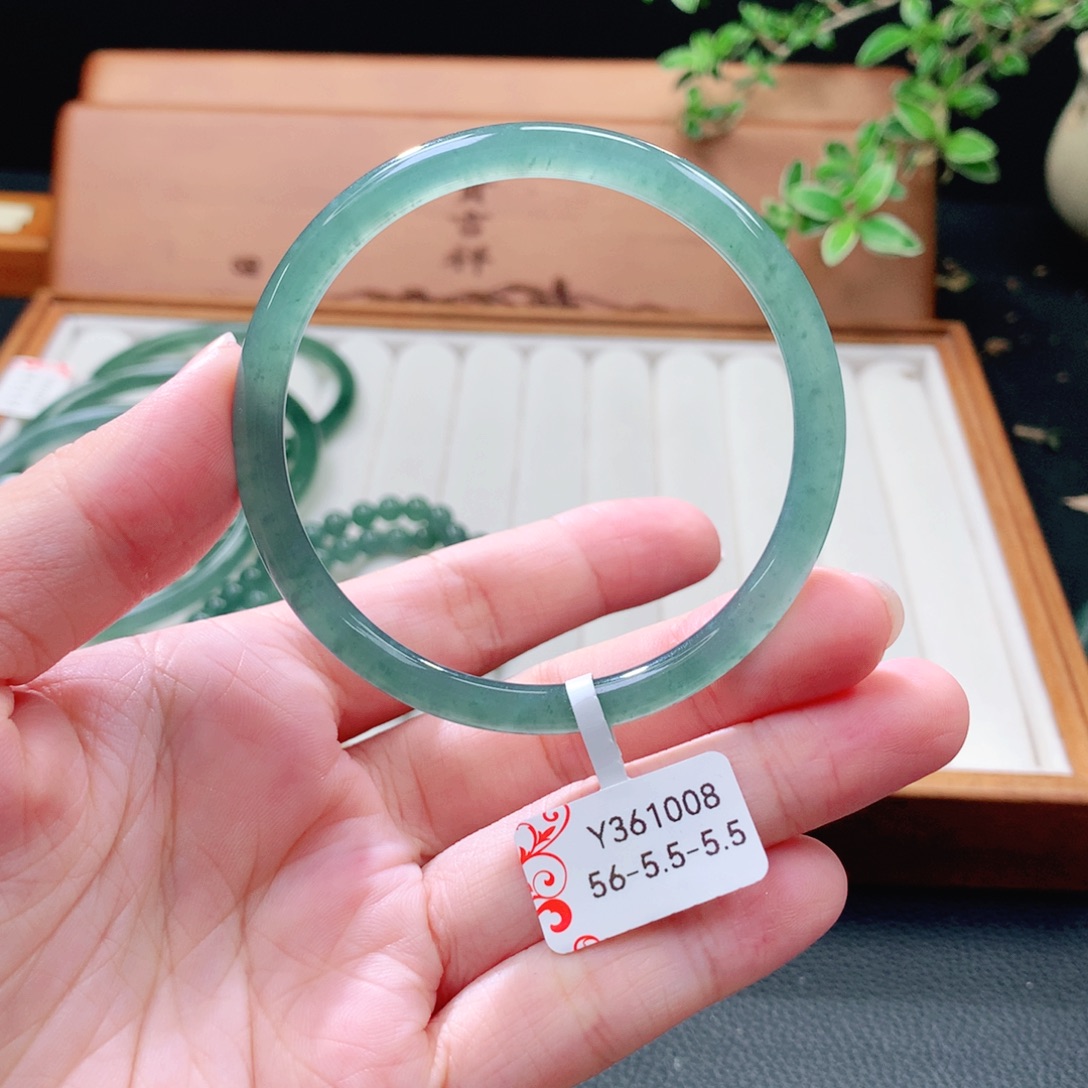 翡翠未镶嵌手镯（圆镯）