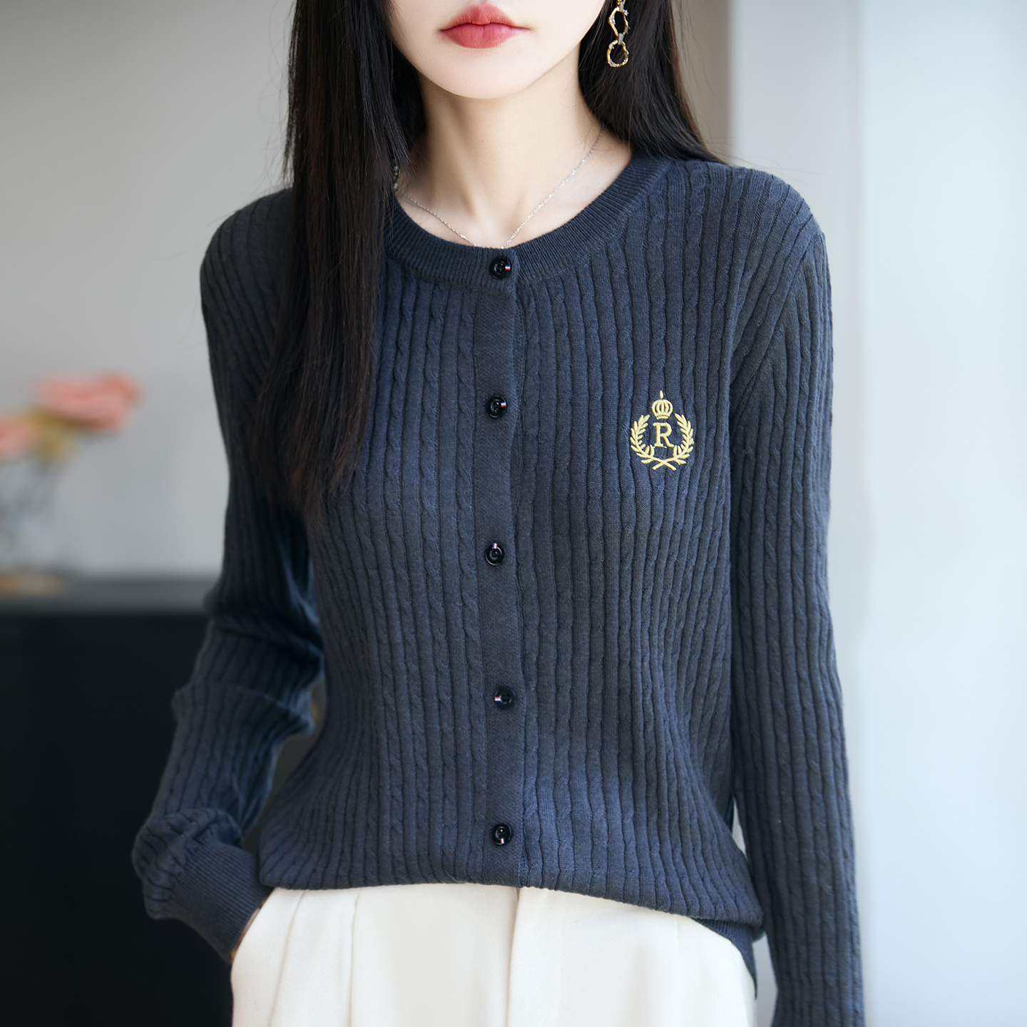 【柔软~亲肤】圆领绞花刺绣精纺羊毛开衫长袖针织女打底衫时尚显瘦