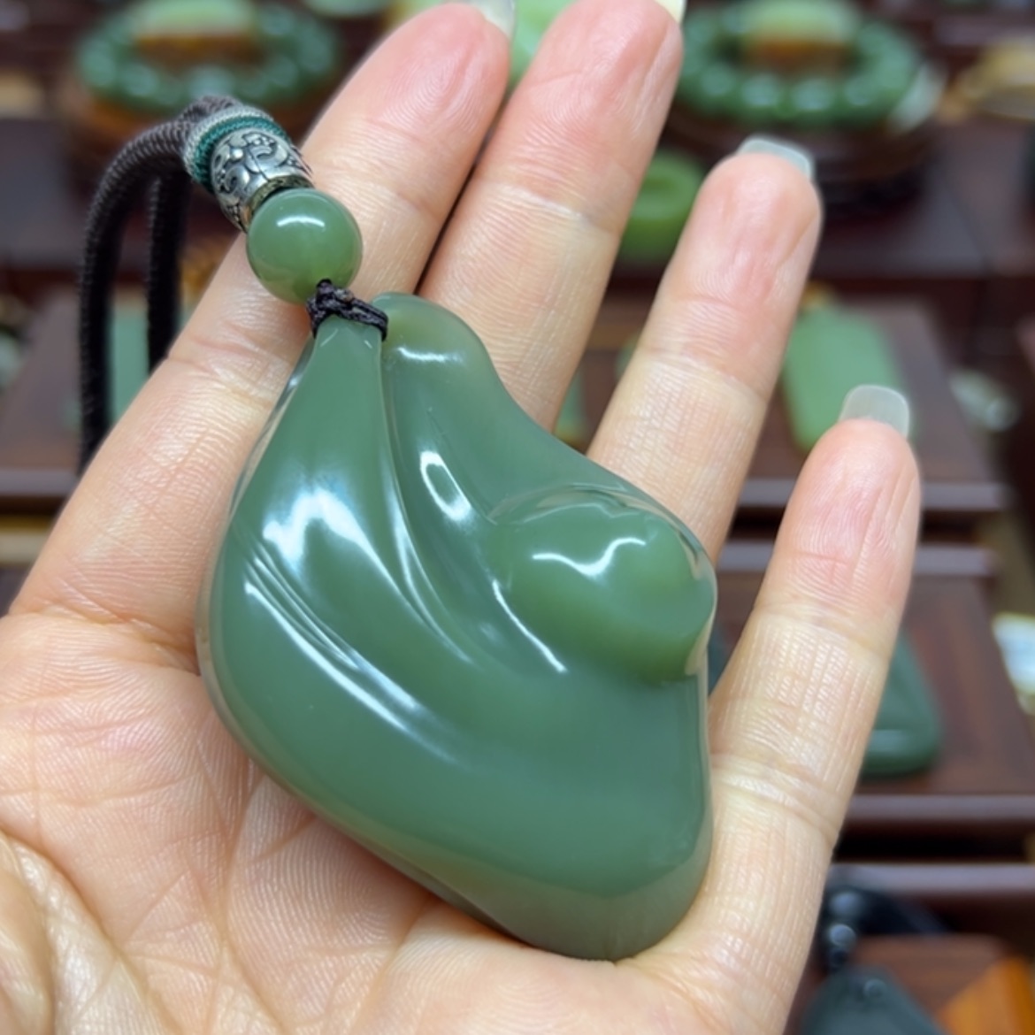 【闪购商品】未镶嵌岫岩老玉（透闪石质玉）把件