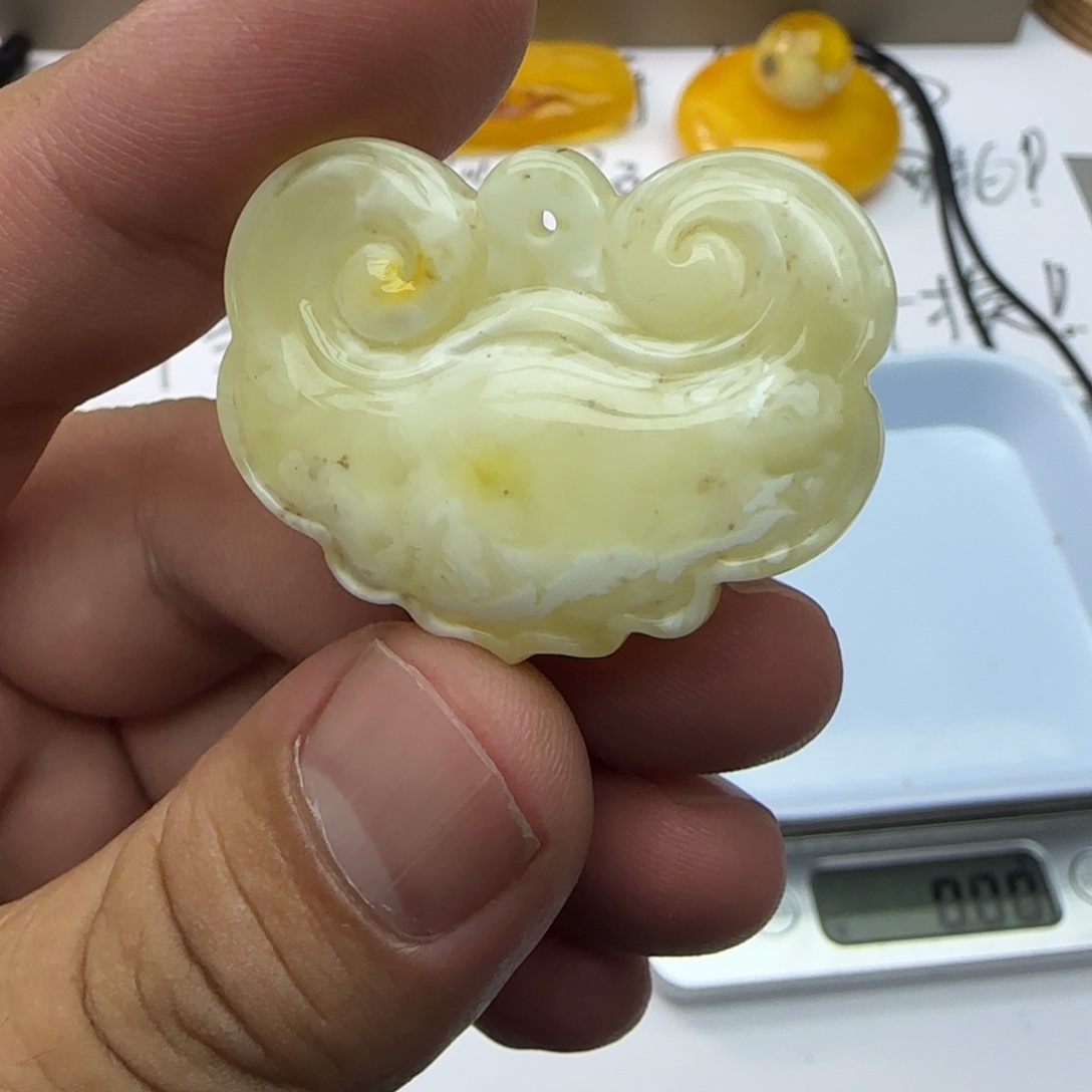 琥珀未镶嵌裸石6.35克有植物包裹