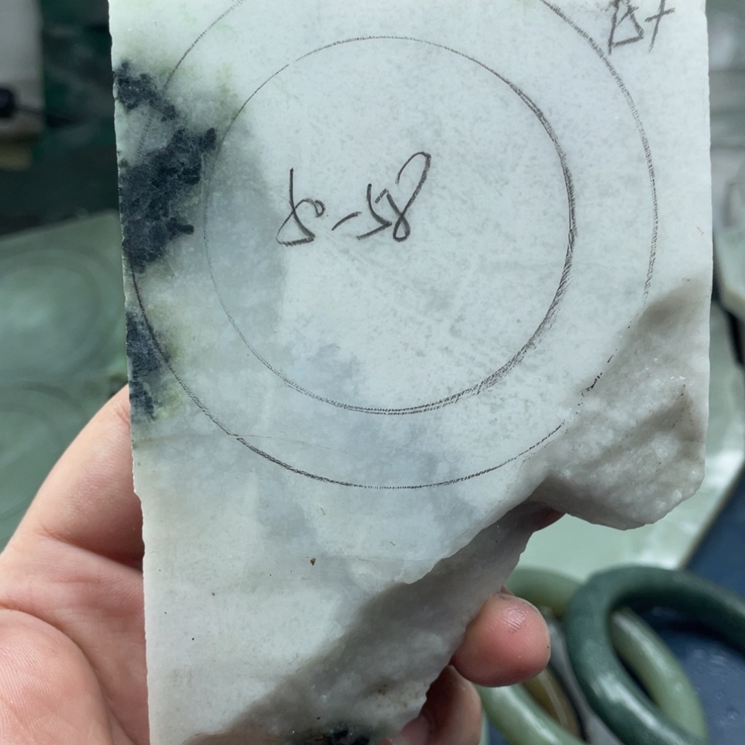 独山玉未镶嵌珠宝奇石定制手镯