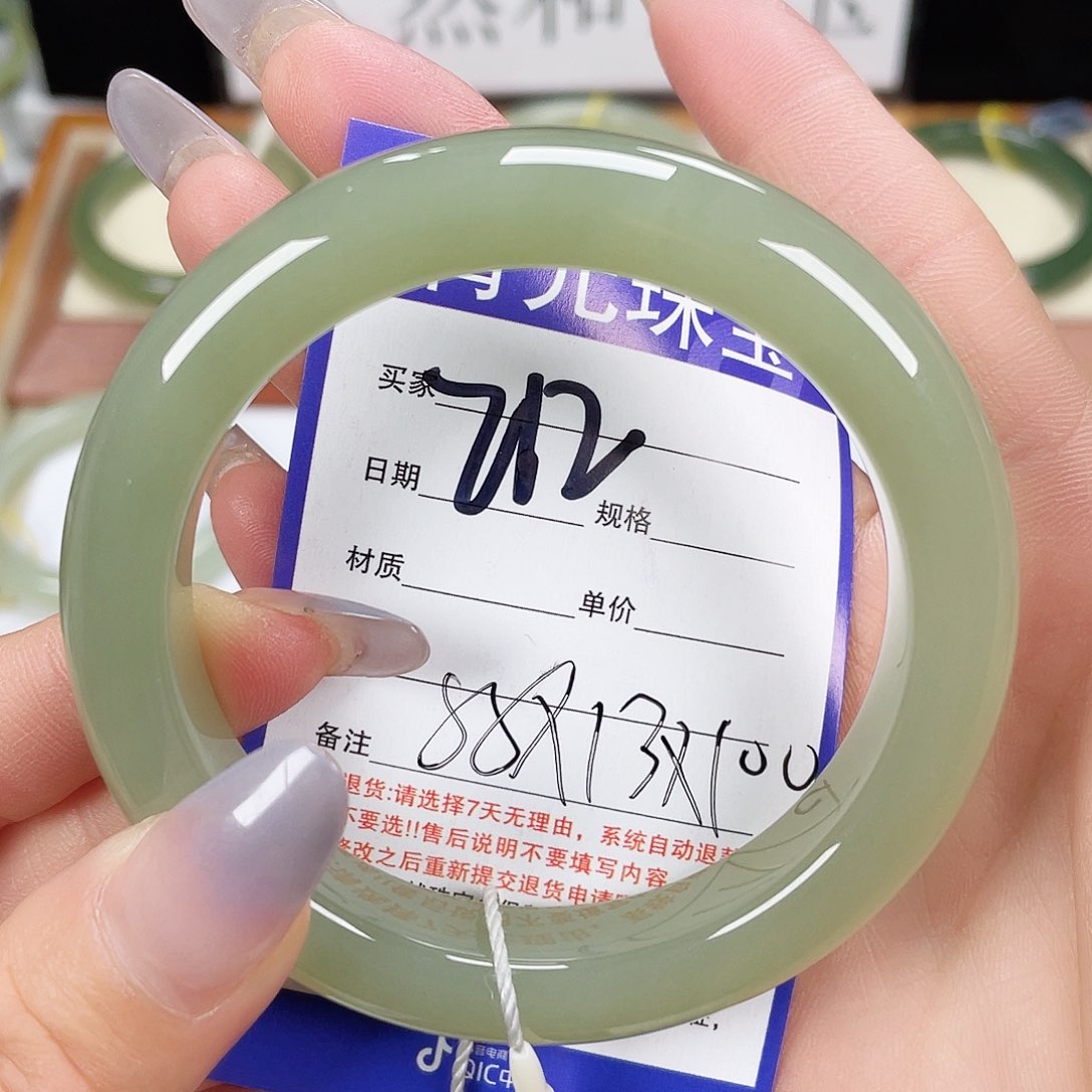 和田玉手镯未镶嵌