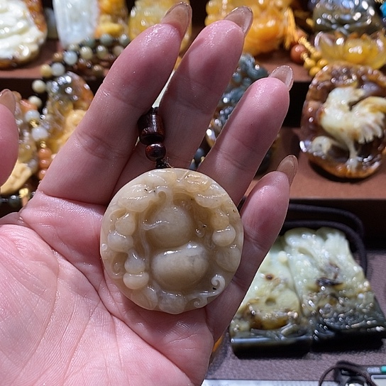 蛇纹石玉未镶嵌颈饰