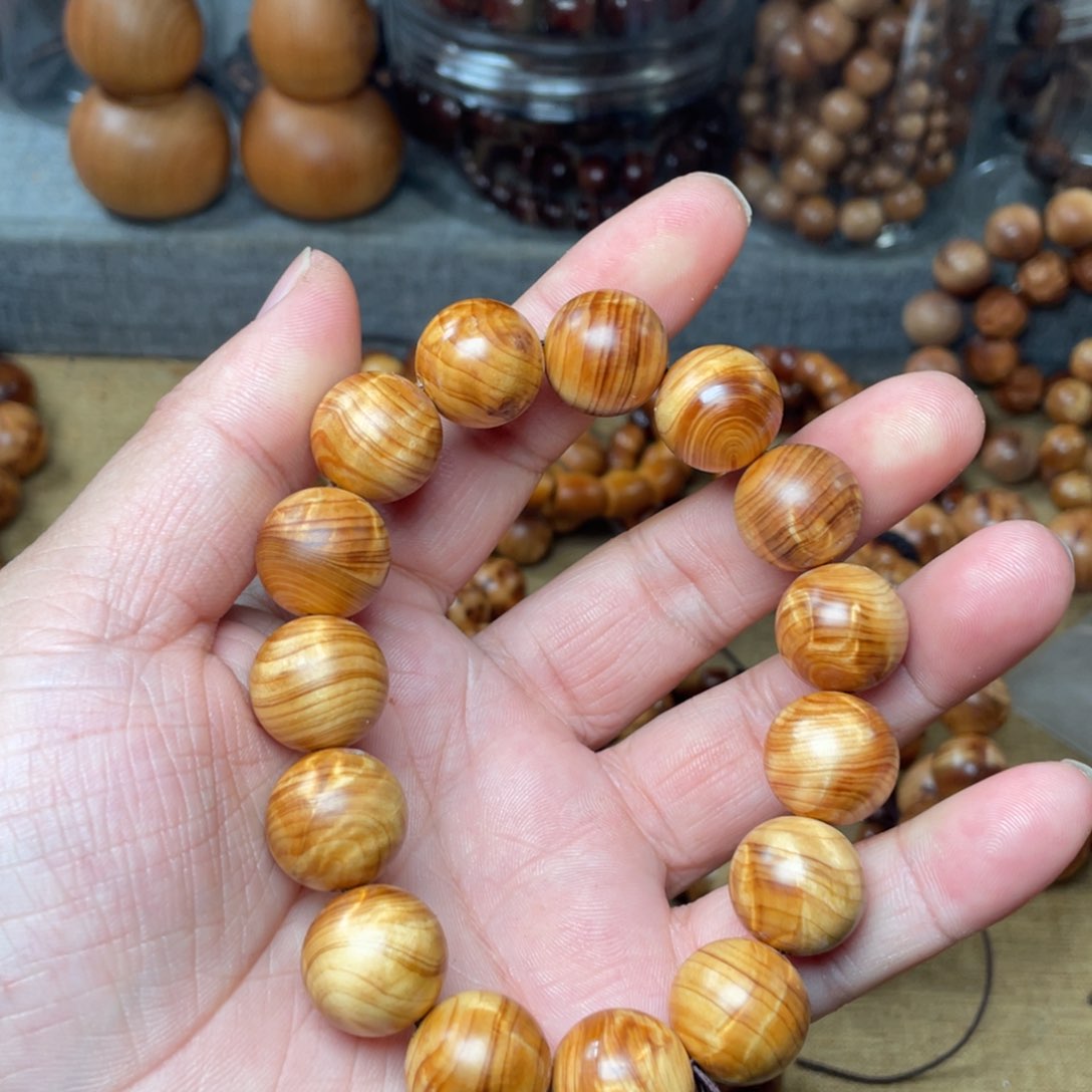 柏木（崖柏）其他A***r1.5太行崖柏陈化黄金底满闪电龙胆