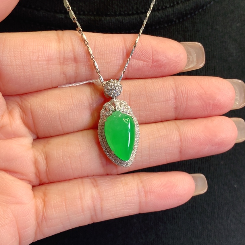 【闪购商品】颈饰18K金镶嵌翡翠福瓜