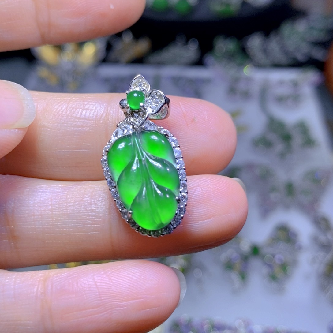 翡翠颈饰银S925镶嵌天然翡翠