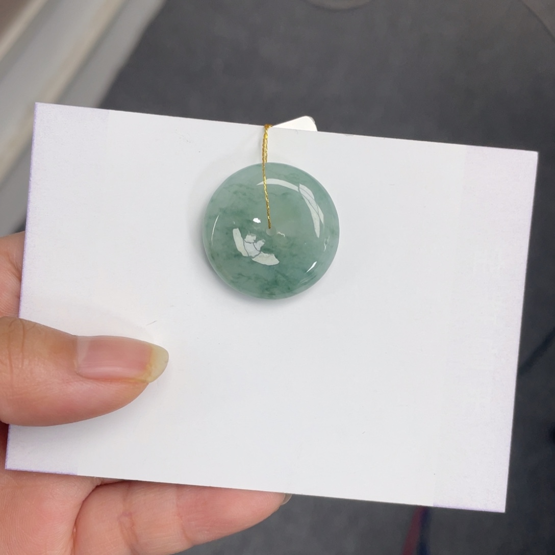 翡翠颈饰未镶嵌平安扣