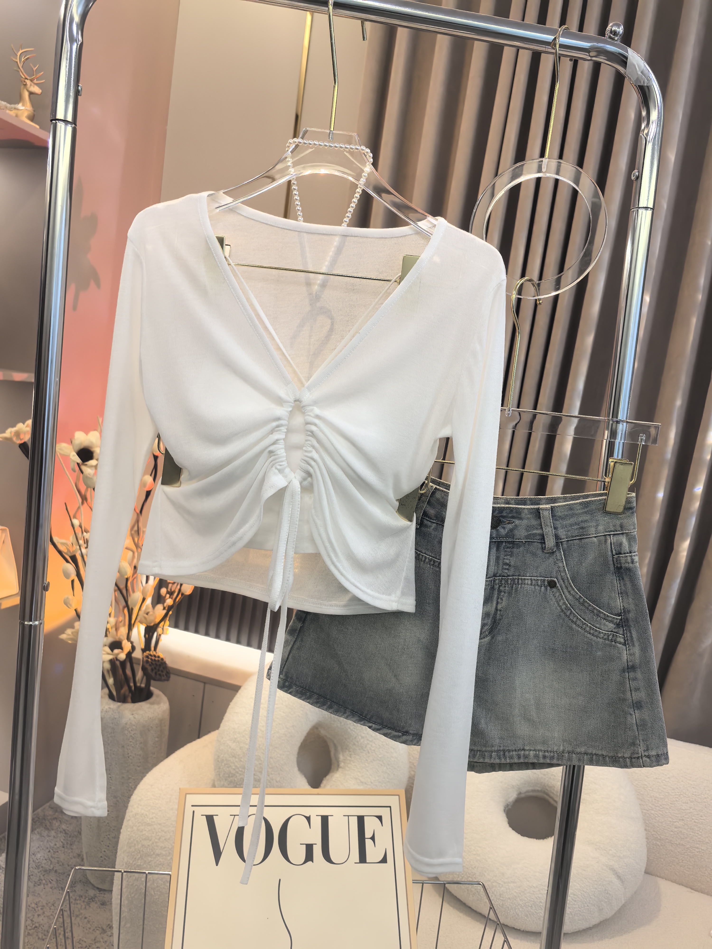 【A9832美人】2025春款修身设计感纯欲镂空褶皱上衣+吊带两件套