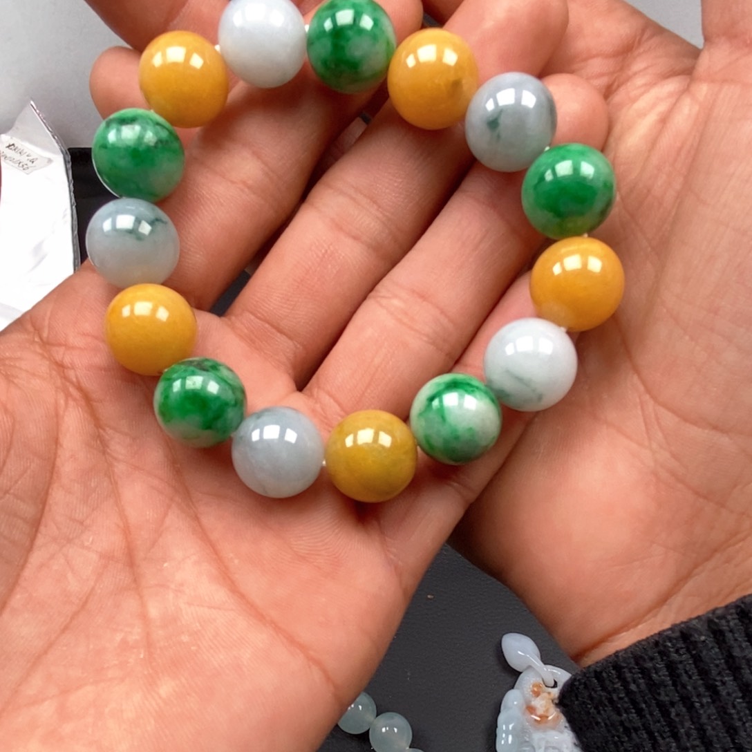 翡翠手链未镶嵌?****乐